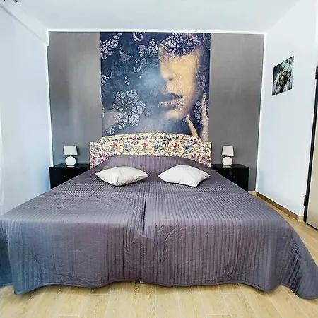 Alexandra Studio *